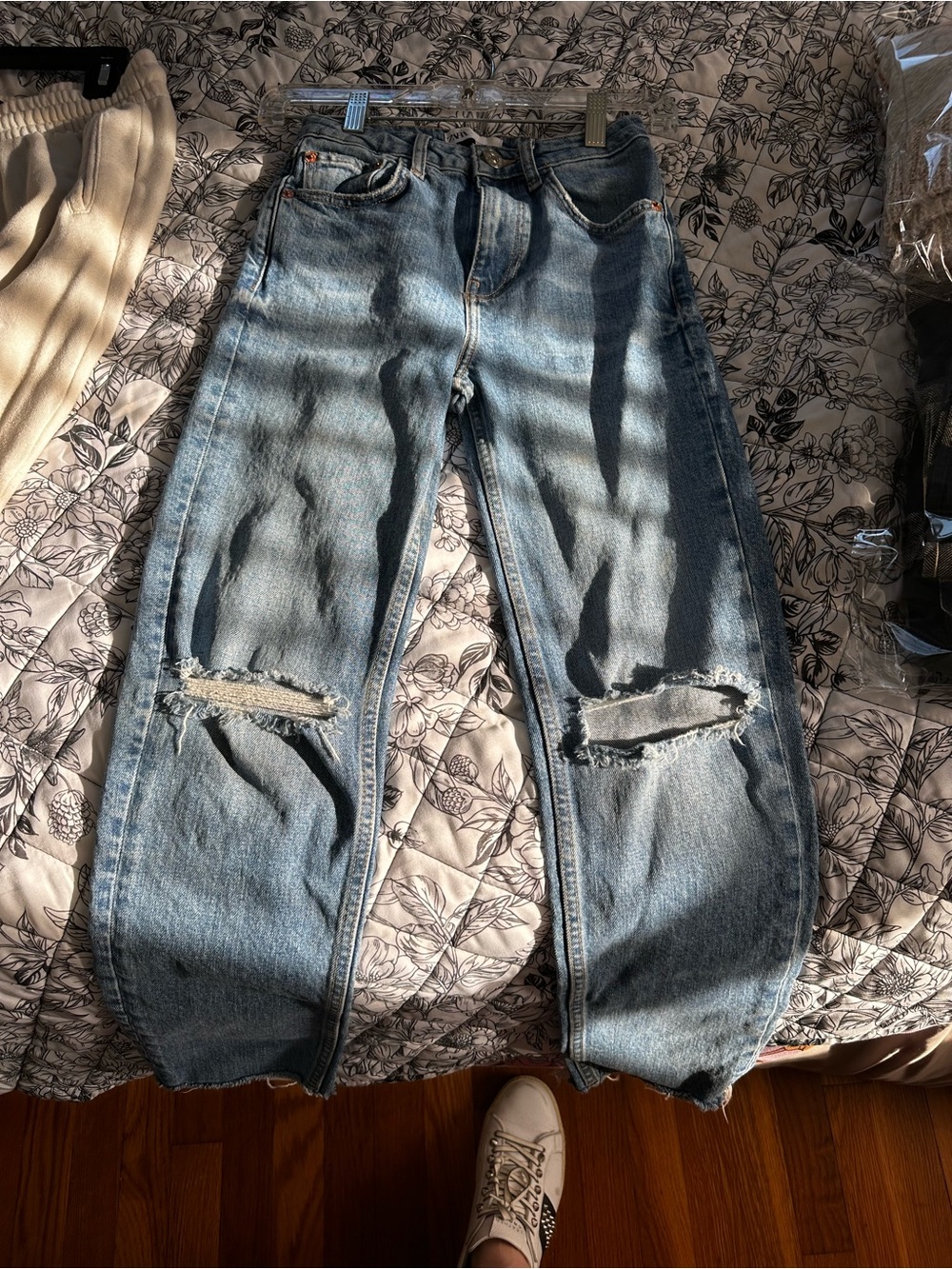 Zara Light Blue Denim Jeans distressed size 0